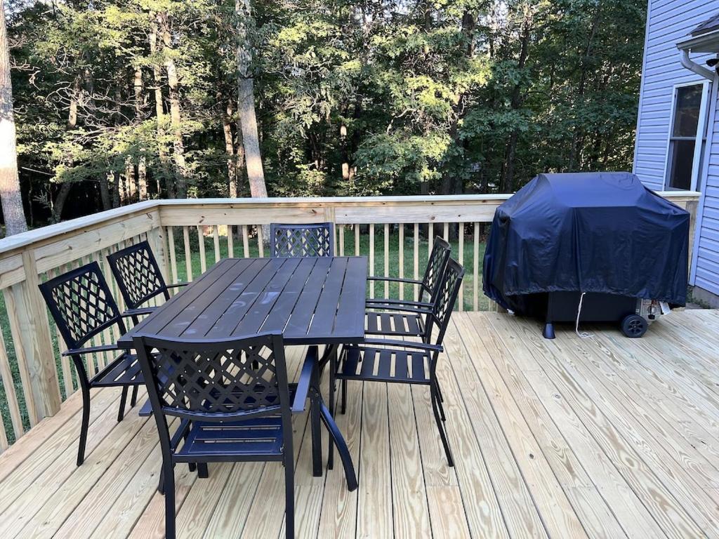 Amazing With Private Pool, Game & Fire Pit! Сasa de vacaciones East Stroudsburg
